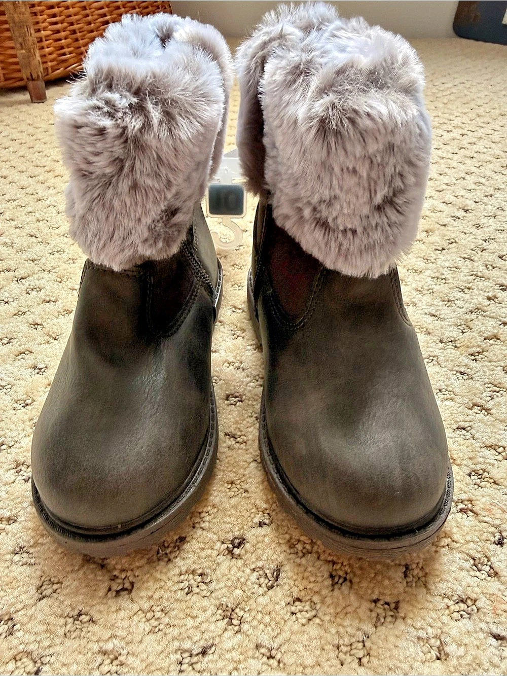 OshKosh B'gosh Girls Fur Cuff Boots Size 10 NWT
